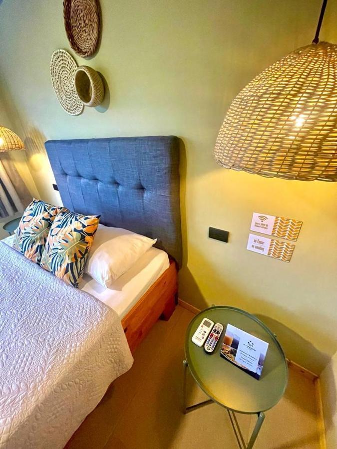 Guápiles Hotel Y Cabinas Del Tropico מראה חיצוני תמונה