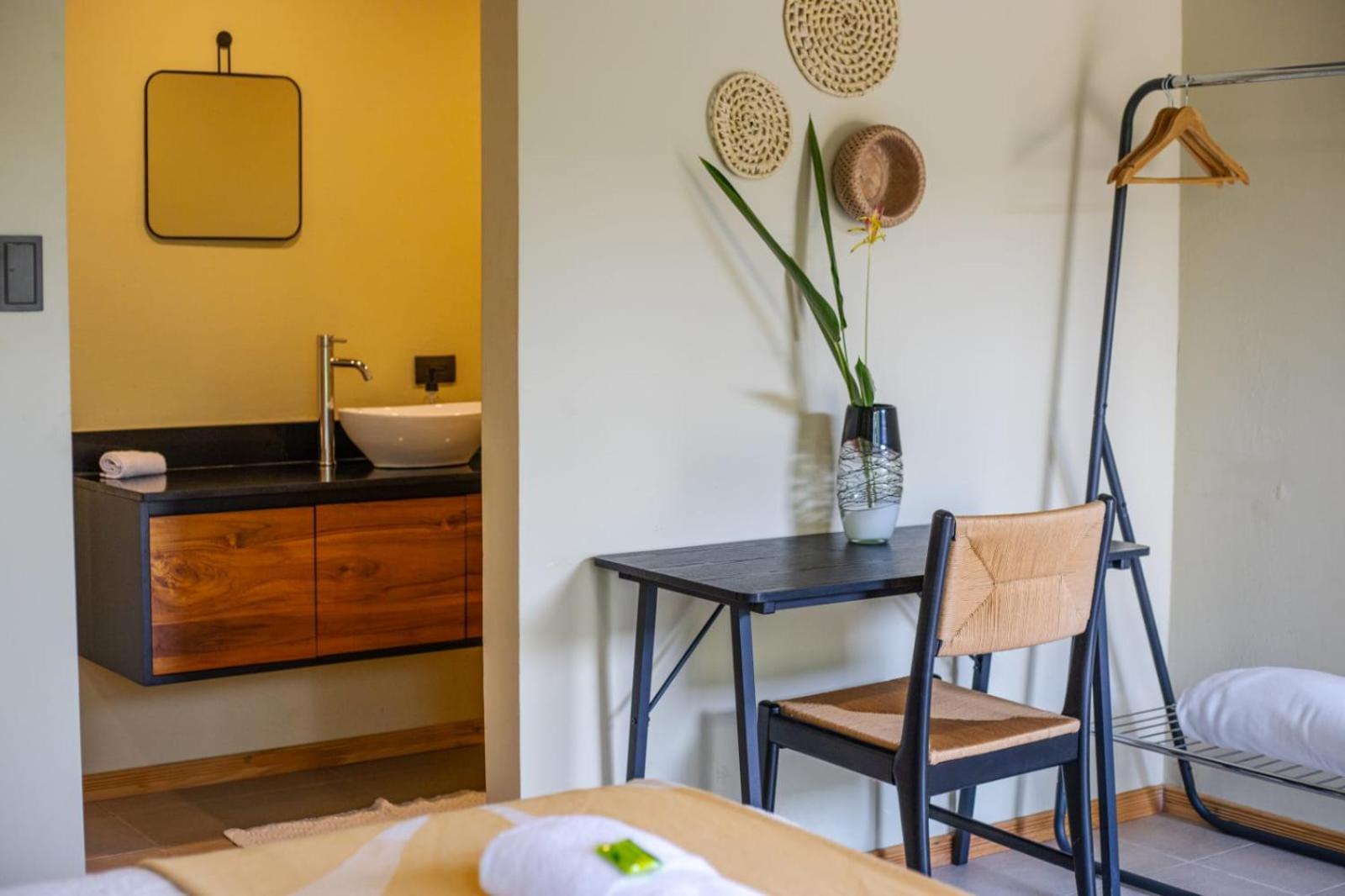 Guápiles Hotel Y Cabinas Del Tropico מראה חיצוני תמונה