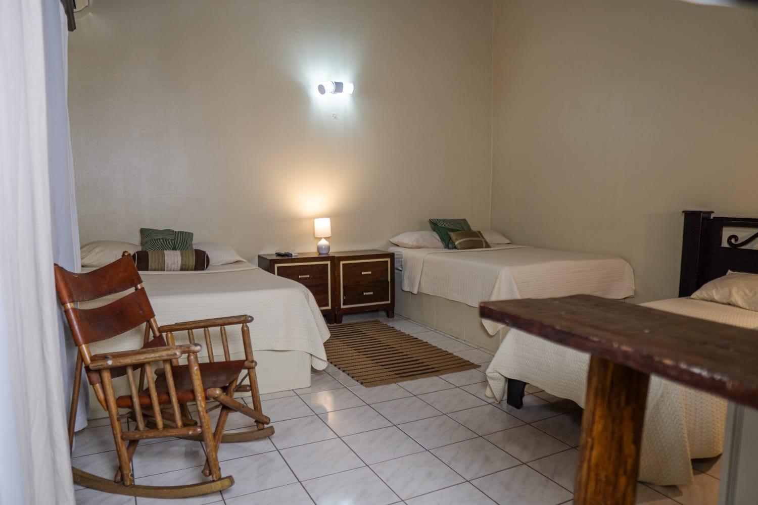 Guápiles Hotel Y Cabinas Del Tropico מראה חיצוני תמונה