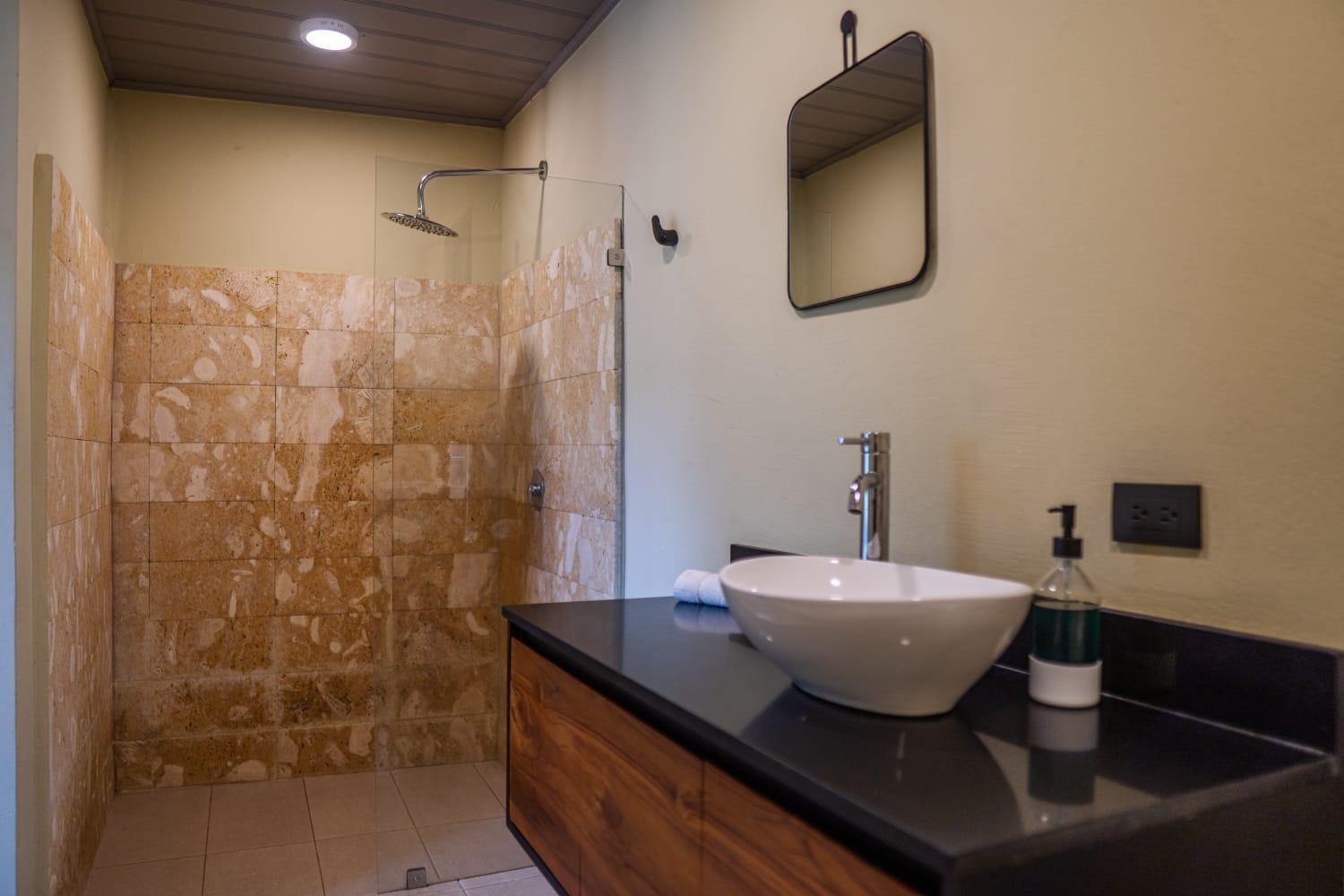 Guápiles Hotel Y Cabinas Del Tropico מראה חיצוני תמונה