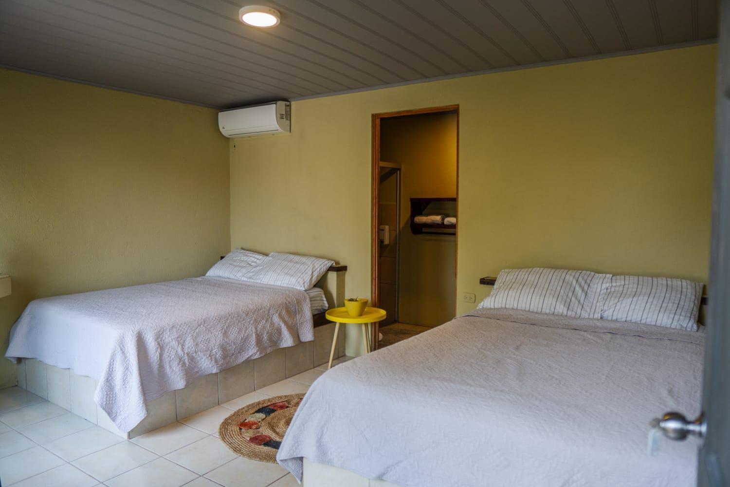 Guápiles Hotel Y Cabinas Del Tropico מראה חיצוני תמונה