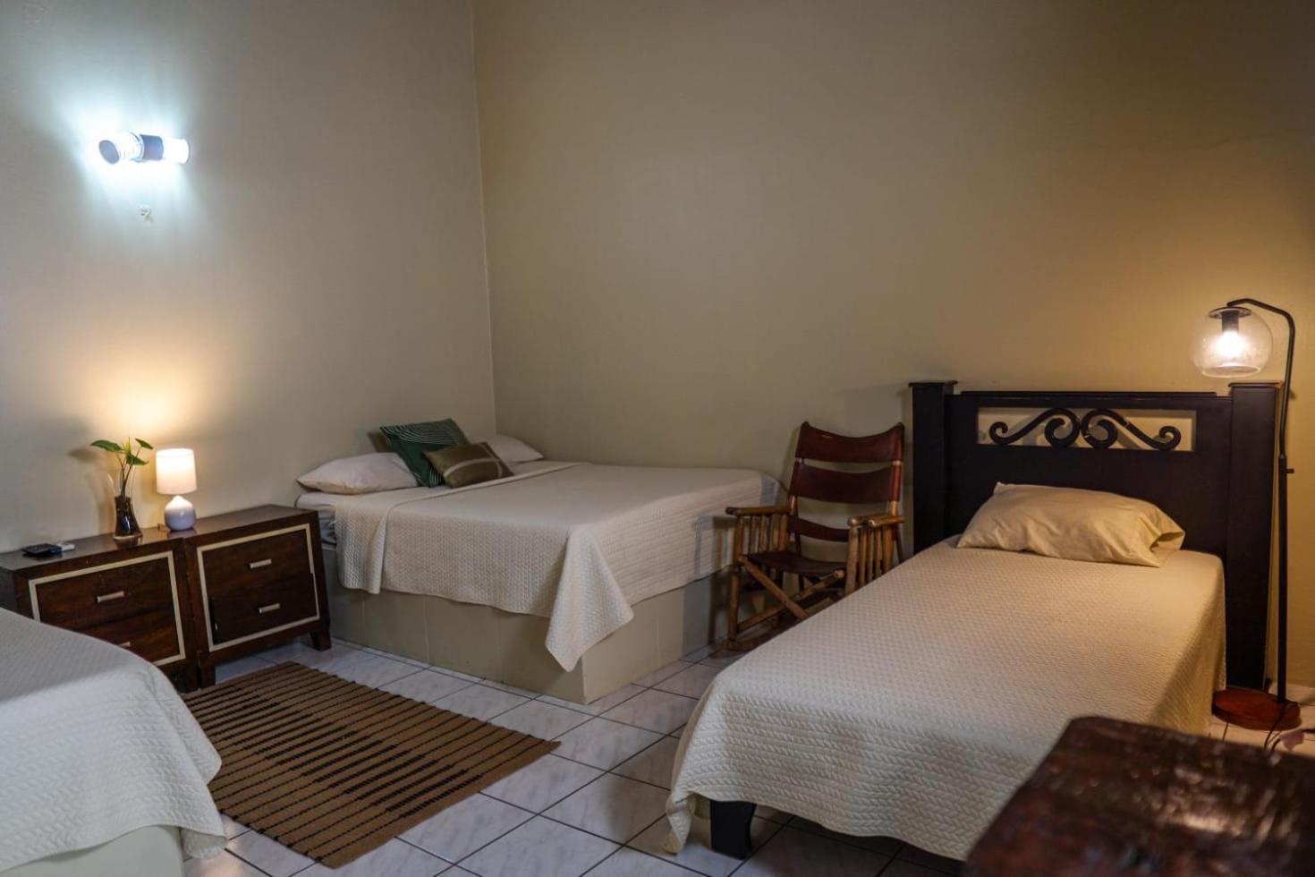 Guápiles Hotel Y Cabinas Del Tropico מראה חיצוני תמונה
