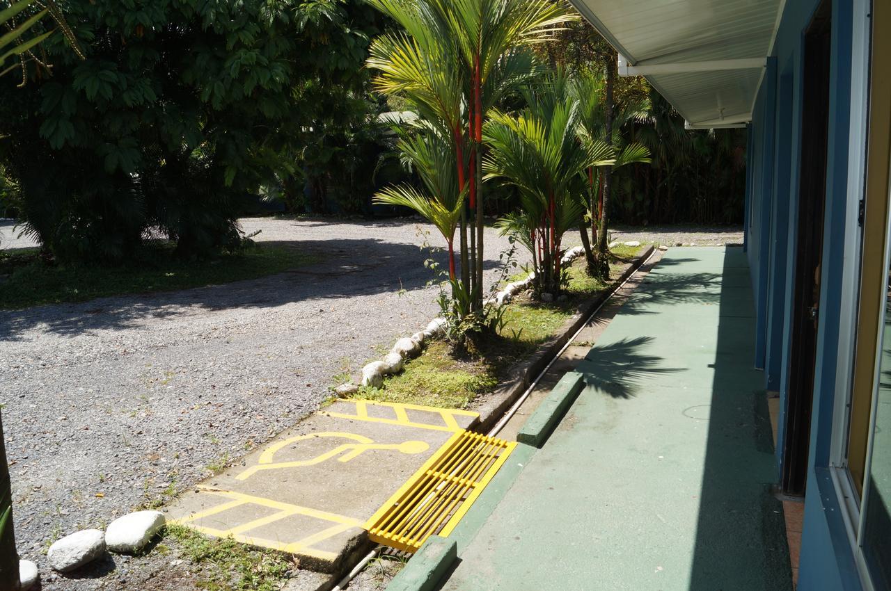 Guápiles Hotel Y Cabinas Del Tropico מראה חיצוני תמונה