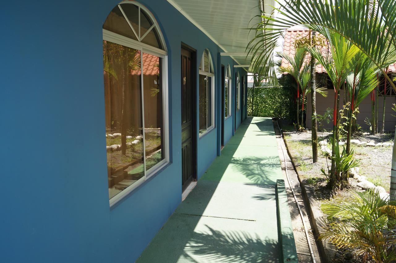 Guápiles Hotel Y Cabinas Del Tropico מראה חיצוני תמונה